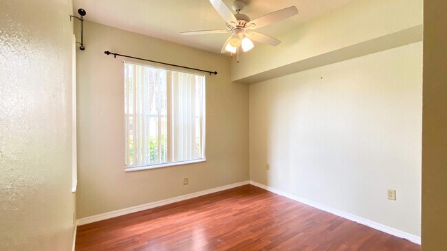 Building Photo - 118 SW Peacock Blvd