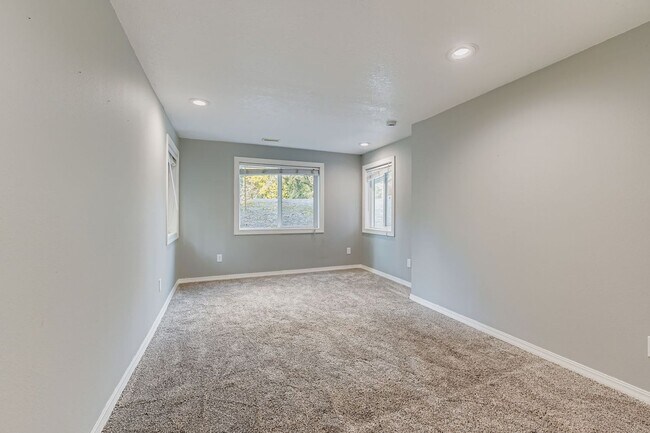 Building Photo - 3BR/3BA Beaverton Home — Central A/C, Vaulted Ceilings, Fenced Yard & 2-Car Garage | No HOA