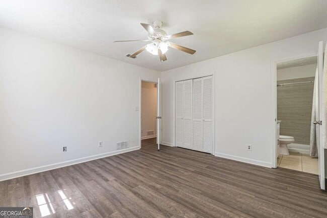 Building Photo - 926 Live Oak Ct