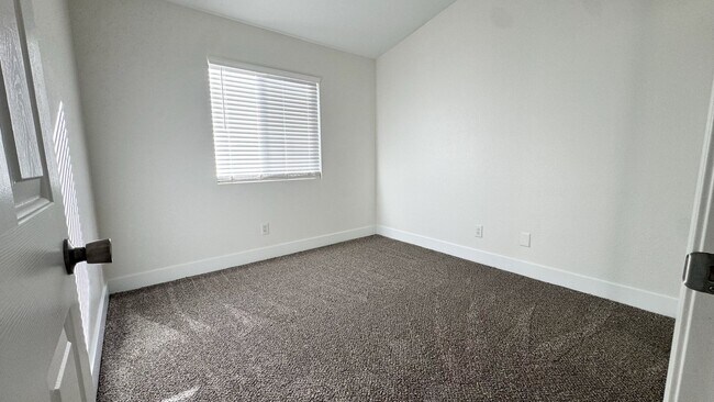 Building Photo - Beautiful Single Story Home Ready for Immediate Move-In