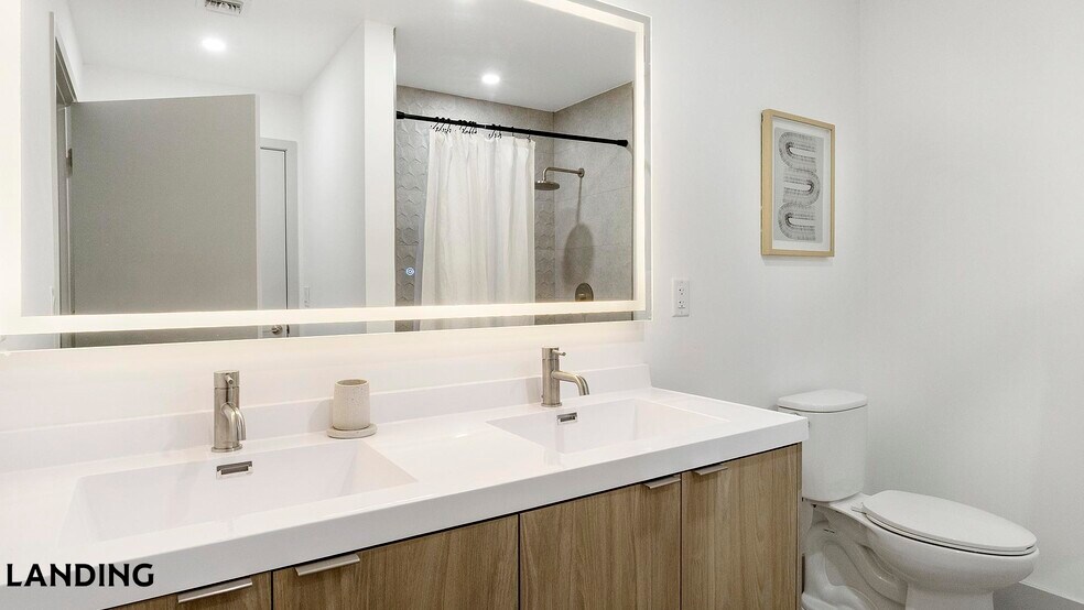 Building Photo - 1155 NE 126th St