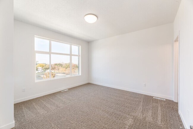 Building Photo - Gorgeous Brand New Townhome!
