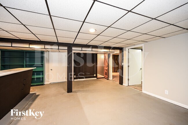 Building Photo - 1745 Pinebluff Ln