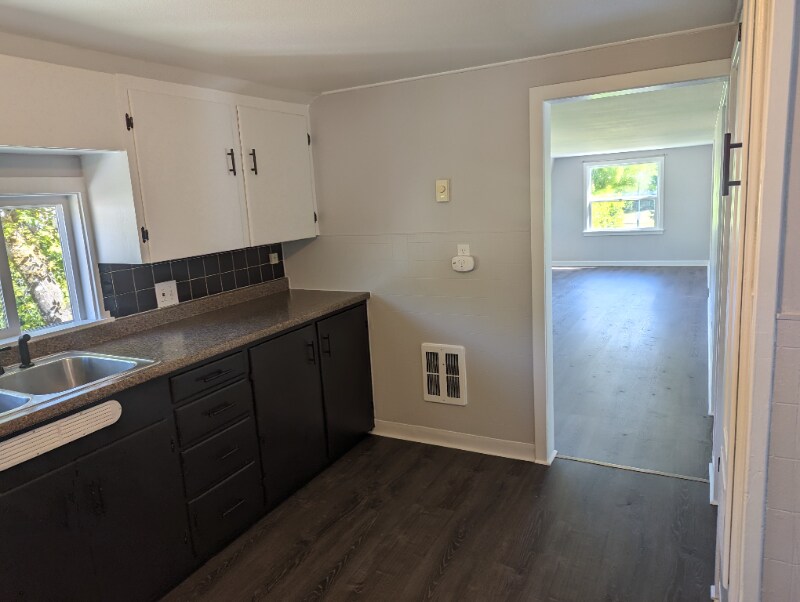 Building Photo - 2010 Dickinson Ave NW