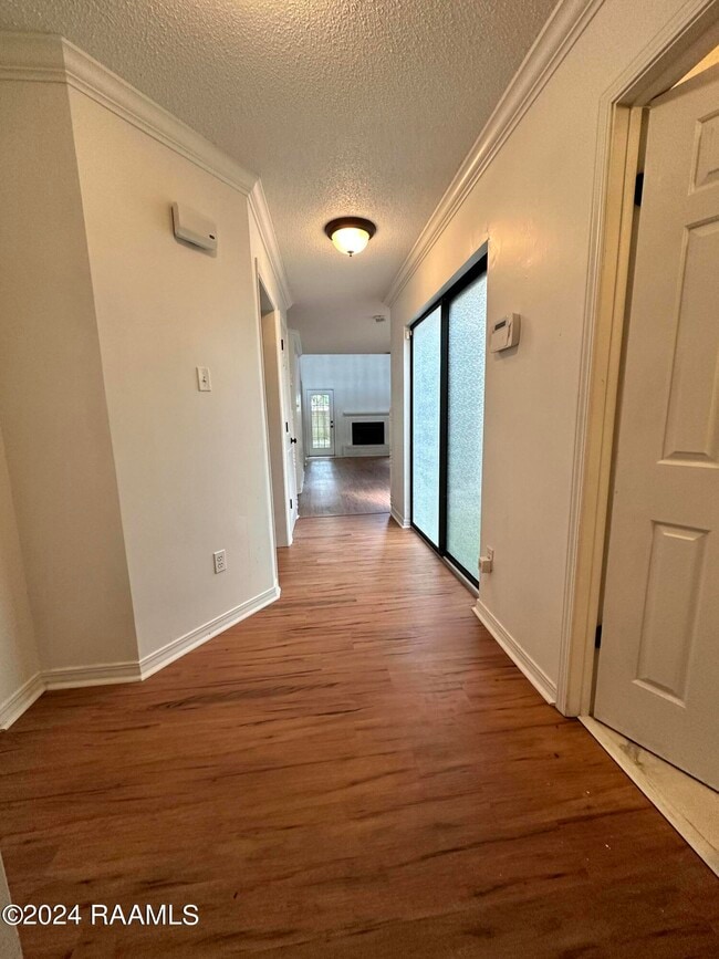 Building Photo - 104 Ambiance Cir