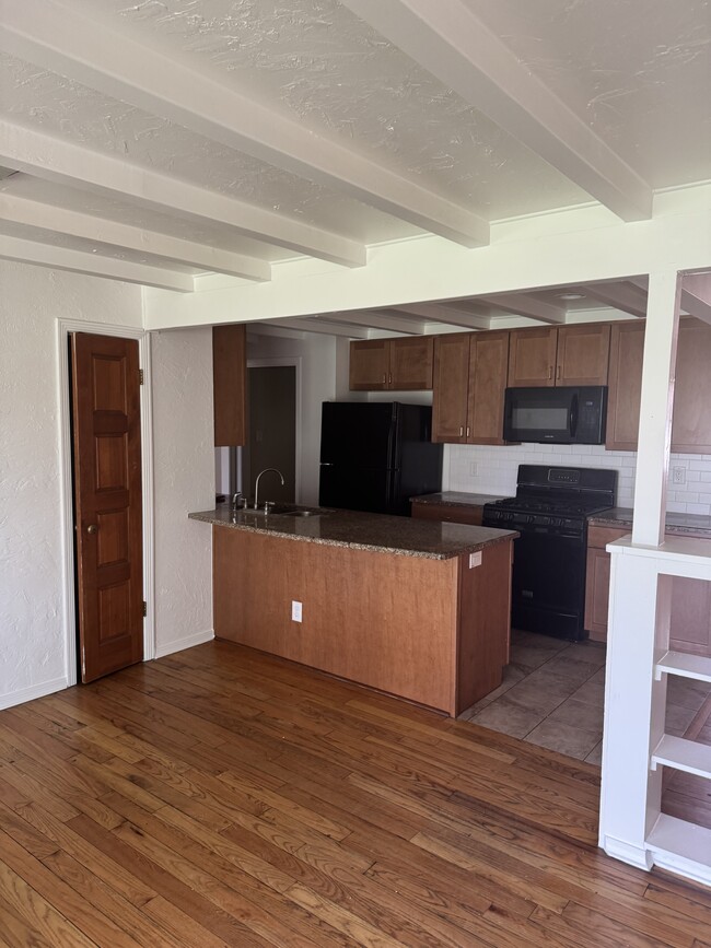 Building Photo - 3045 S Holly Pl