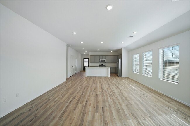 Building Photo - 307 Flower Reed Ct