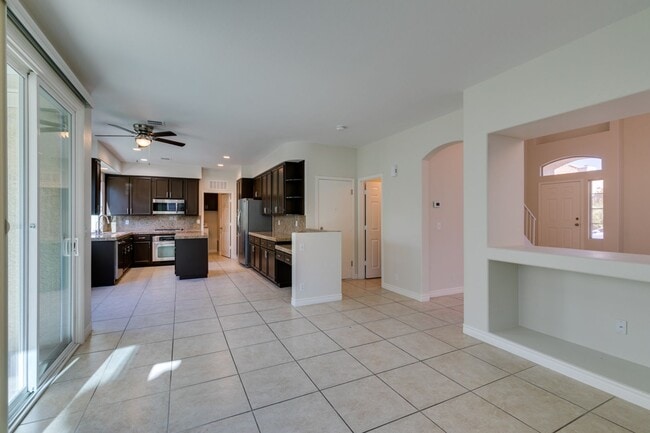 Building Photo - Immaculate 3 bedroom house with a Loft in ...