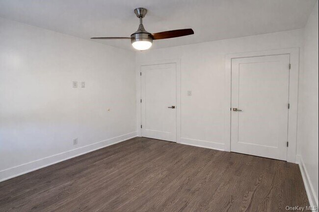 Building Photo - 74-11 85th Dr