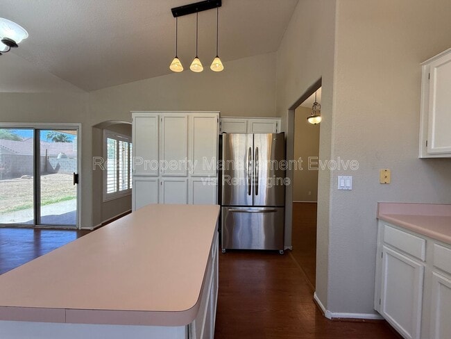 Building Photo - 1007 W Cooley Dr