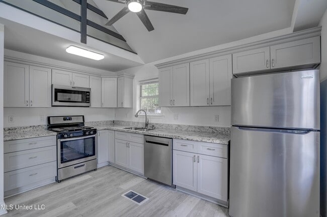 Building Photo - 1076 Lilinoe Way