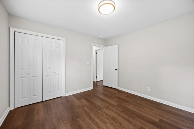 Building Photo - 237 Elmwood Cir