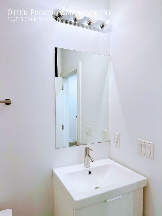 Building Photo - 1445 S 32nd St