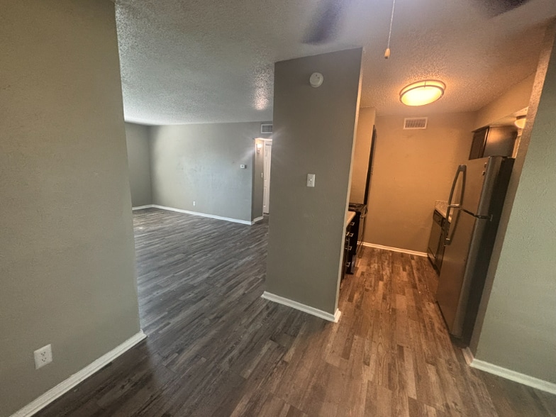 Building Photo - 531 Bedford Rd