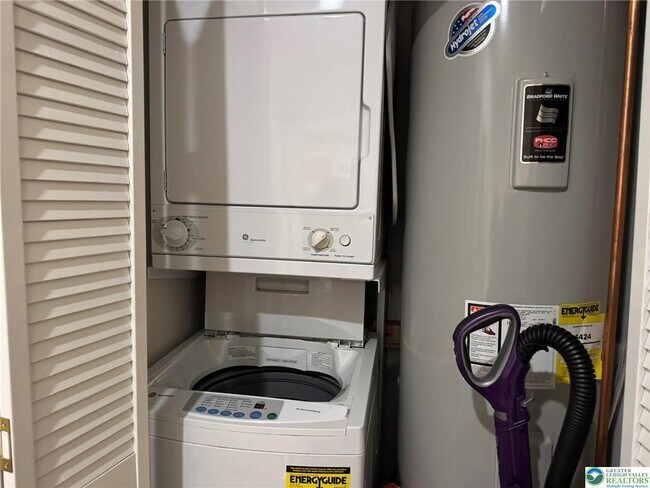 Building Photo - 11 W 2nd St