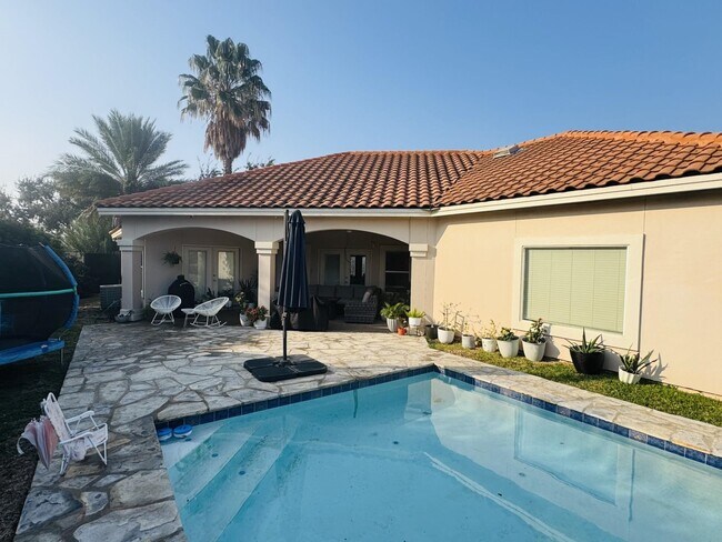 Building Photo - 102 Cardinal Ln