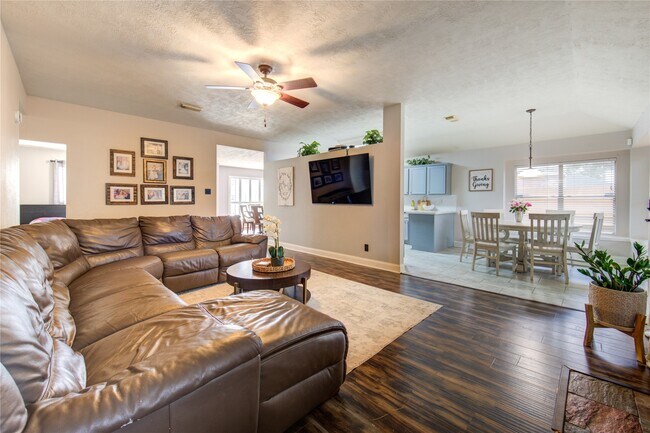 Building Photo - 5143 W Harrow Dr