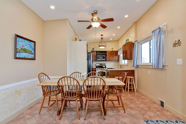 Building Photo - WINTER RENTAL: Two Beaches Cottage