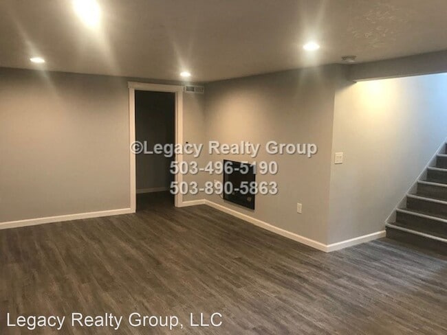 Building Photo - 4 br, 2 bath House - 3935 SE Harrison St