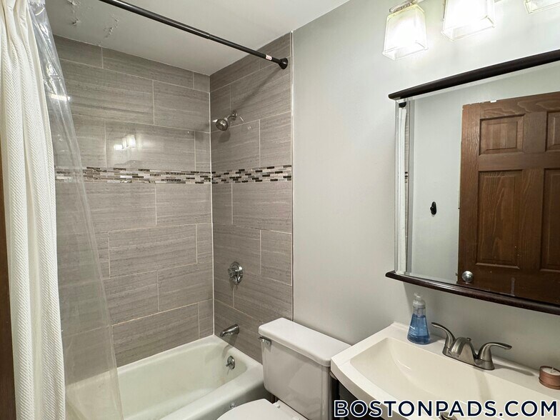 Building Photo - 28 Symphony Rd