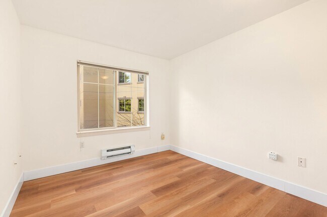Building Photo - Modern Cap Hill 1 Bedroom with Garage Parking & Laundry Room