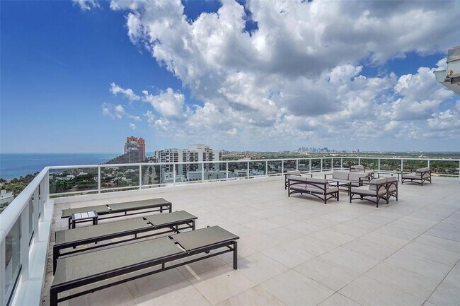 Building Photo - 2841 N Ocean Blvd