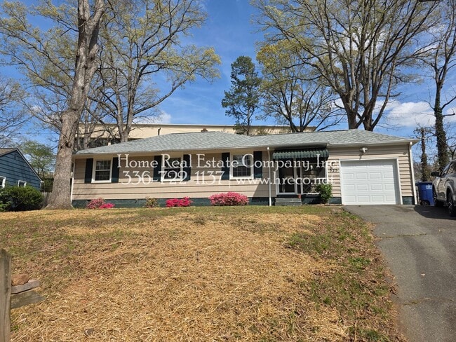 Building Photo - 525 Lester Ln