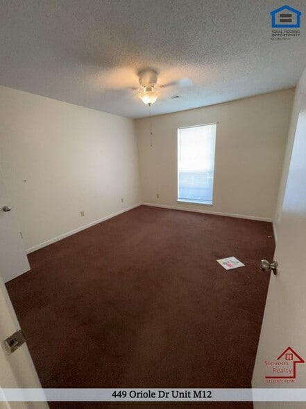Building Photo - 449 Oriole Dr