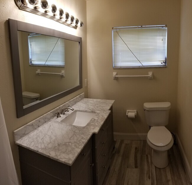 Building Photo - 3 Bedroom 2 Bath Home in Pinellas Park