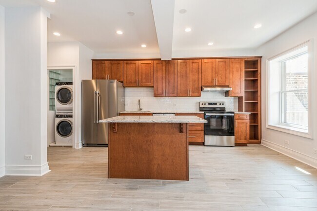 Building Photo - 1443 E 53rd St