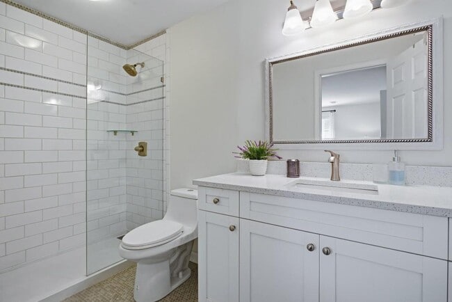 Building Photo - 1407 Vicksburg Pl