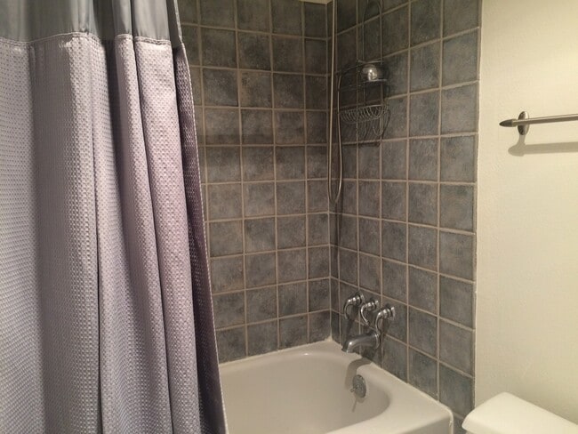 Building Photo - 3118 El Paseo - 30% Rental Fee