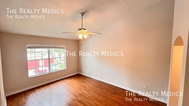 Building Photo - 3658 Oakdale Cir