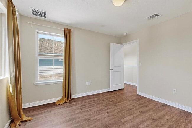 Building Photo - 8302 Cottage Rose Dr