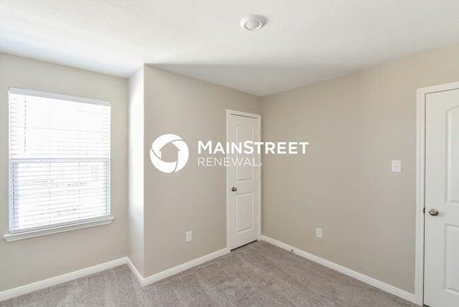 Building Photo - 3 Bedroom Pet-Friendly Home in San Antonio, TX with Main Street Renewal