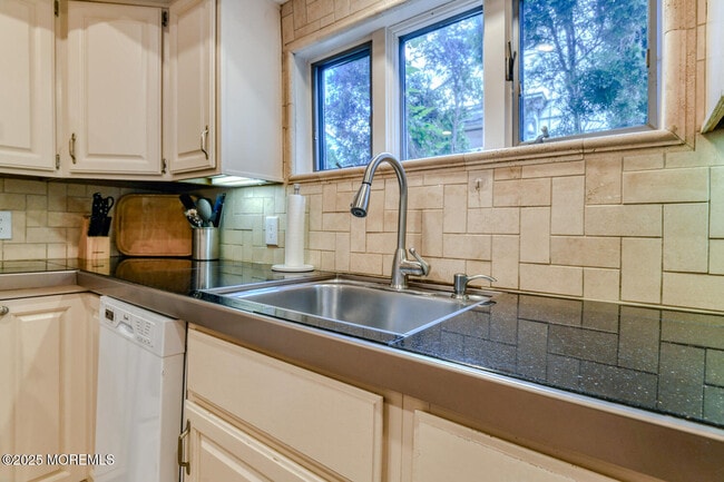 Building Photo - 113 Central Ave