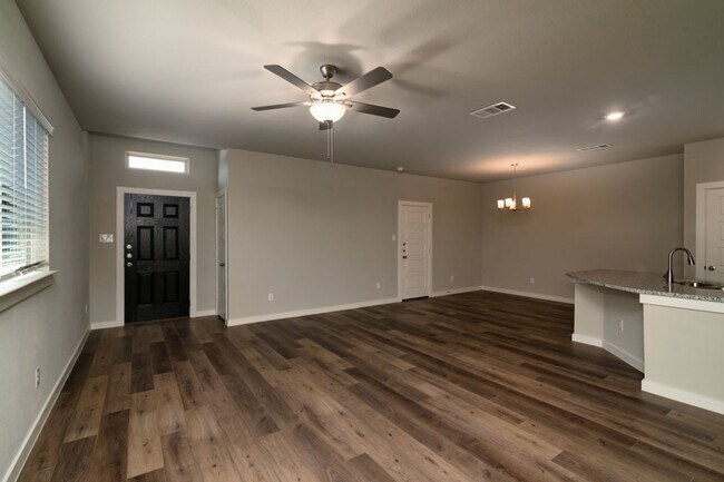 Building Photo - 744 Wheatfield Dr