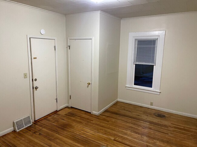 Building Photo - High, 456