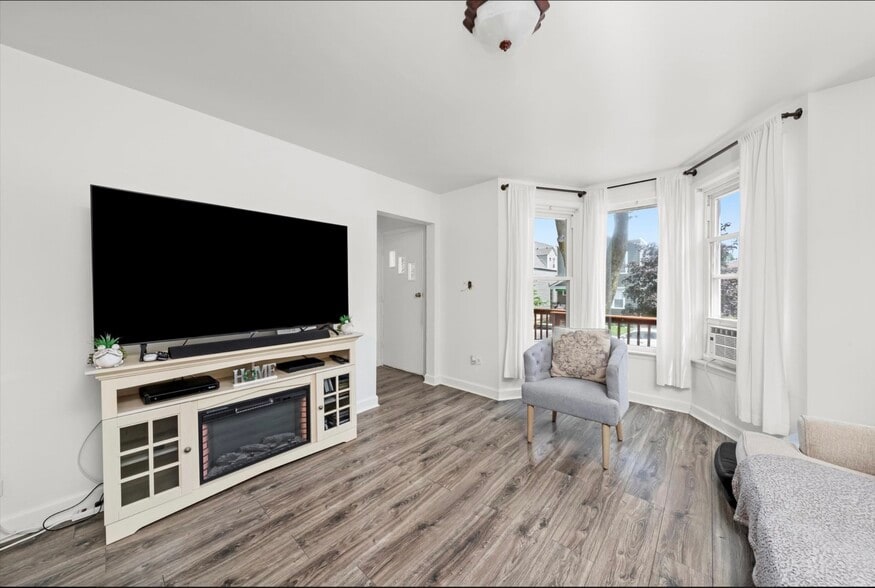 Building Photo - 1322 S 51st Ave