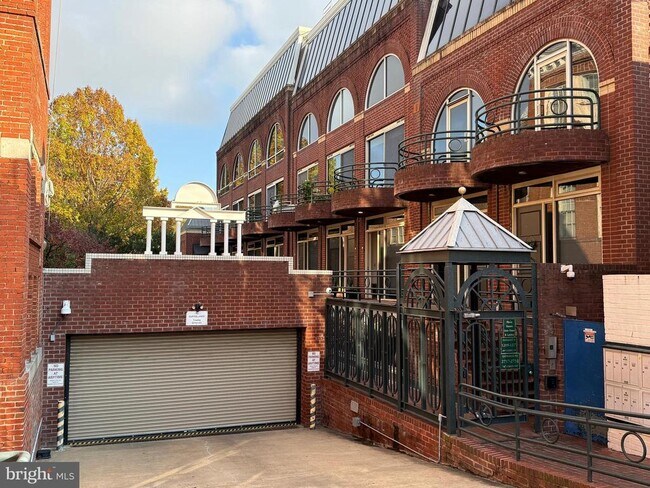 Building Photo - 2719 M St NW