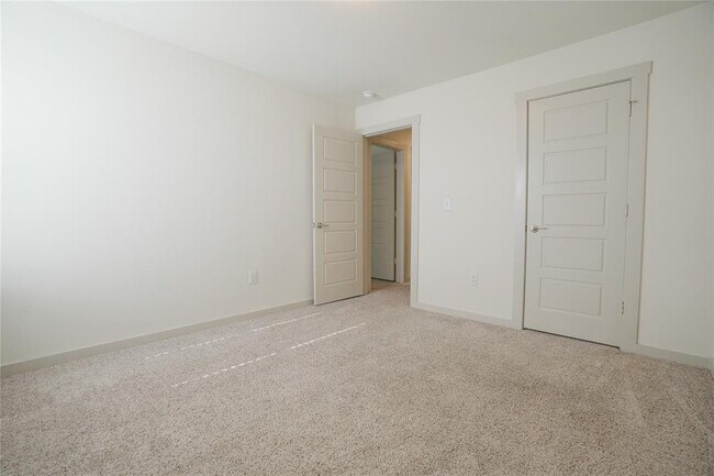 Building Photo - 4605 Tully Dr