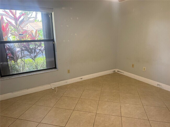 Building Photo - 7105 SW 127th Ct