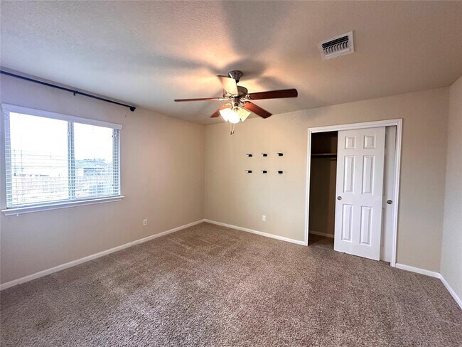 Building Photo - 1000 Drake Cove