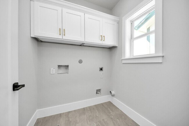 Building Photo - 6312 Milwee St