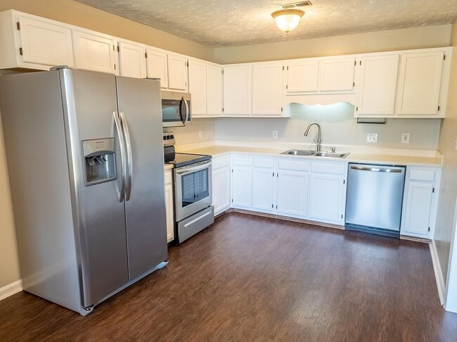 Building Photo - 2935 Chillingworth Dr