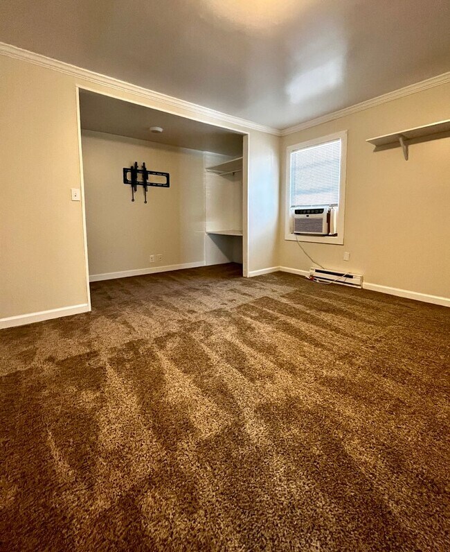 Building Photo - 2 Bedroom Single Family