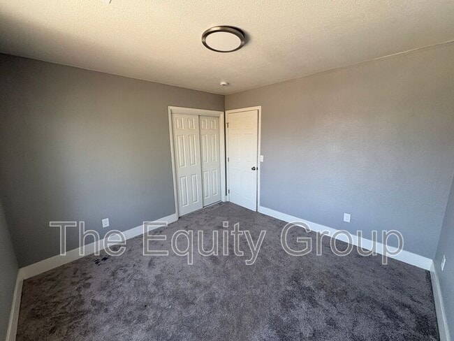 Building Photo - 609 S Acacia Dr