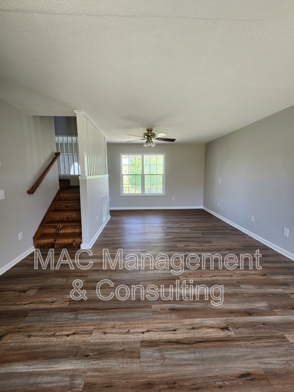 Building Photo - 1748 Bouton Dr