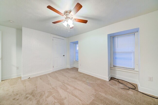 Building Photo - Beautiful 3 bedroom home in Mt. Washington available September 1!