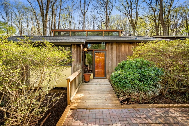Building Photo - 1115 High Country Rd